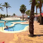 Estudio Capitan-piscina アパート *